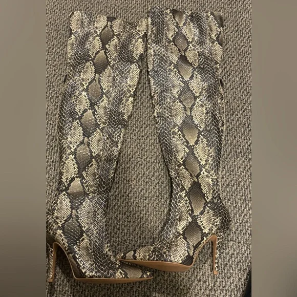 Cape Robbin Snakeskin Pattern Boots Size 9 - Picture 2 of 7